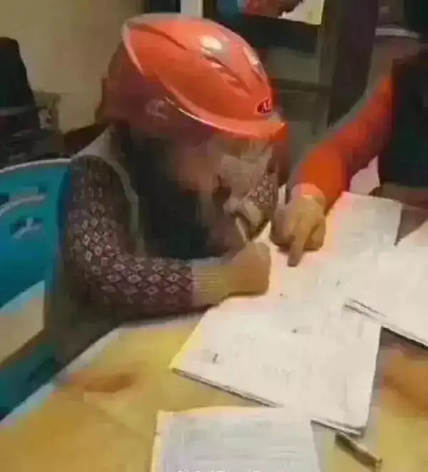 开学两周,家长就要崩溃了,陪孩子做作业简直是一道送命题
