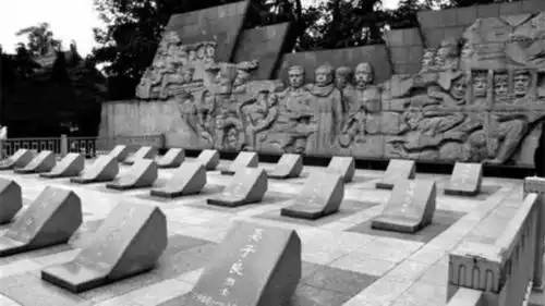 1950年,成都警方带走一位猪肉铺老板,审讯后判处死刑,他怎么了
