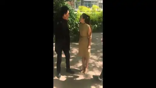 搞笑逗比情侣吵架也是没谁了,劝架的我招谁惹谁了
