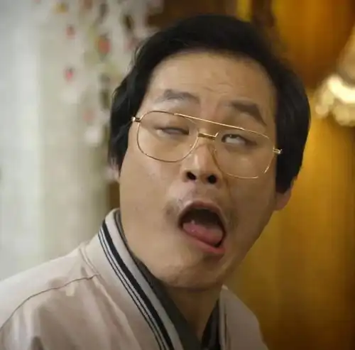 情头用一句来形容一下你对象吧
