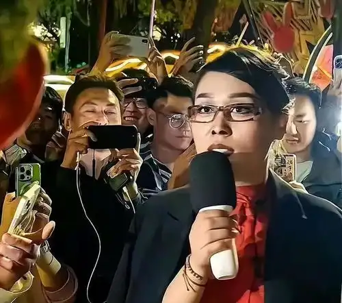 上海万圣节火出圈外国节日终于被本土化了,网友玩梗节
