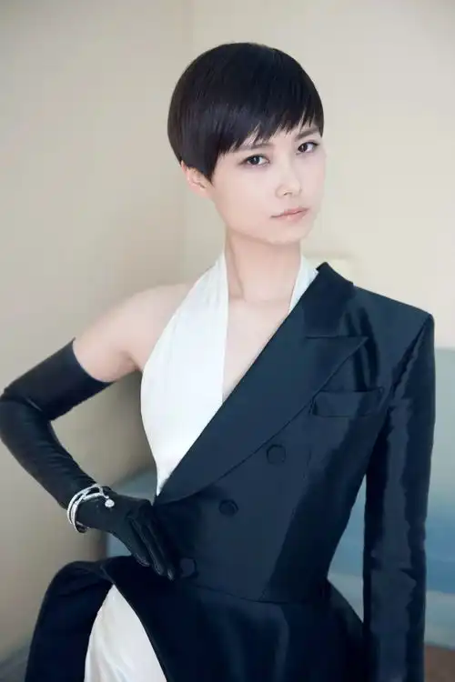当红小花y与男星交恶李易峰徐海乔被分手李宇春退圈孙俪口碑差陈坤开学校
