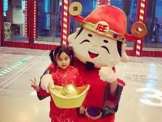 真女神他是中国第一个女子冲浪冠军
