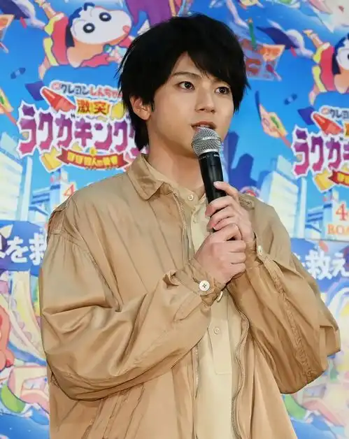 山田裕贵首次担任动画声优与蜡笔小新搞怪同框
