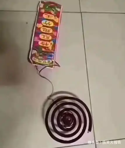 搞笑gif趣图妹子们,你们竟把叠罗汉玩到这种程度,也是人才了
