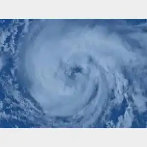 大风暴雨将至杭州发布台风蓝色预警加强防御
