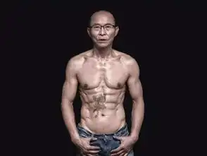 60岁有八块腹肌,90岁做引体向上,这些大爷们告诉你运动,什么时候开始都不晚
