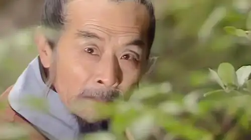 西游记孙悟空欲打妖怪,谁料被师父念紧箍咒惩罚,结果还是被打
