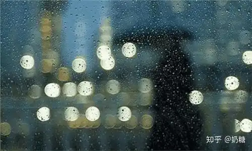 下雨天文案雨还没停,你就撑伞要走
