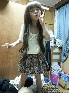 搞笑图片幽默段子笑话美女,你被大妈实力抢镜了
