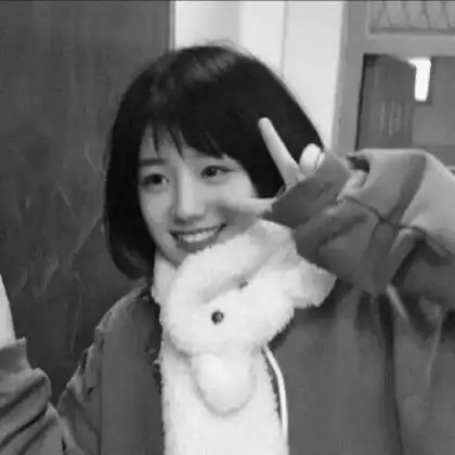 黑色长发女孩头像图片,长的漂亮又搞怪太可爱了
