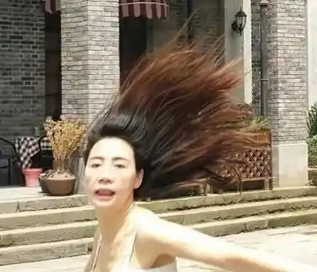 爆笑有次和男朋友吵架,我一怒之下跑出了同居的屋子,要走
