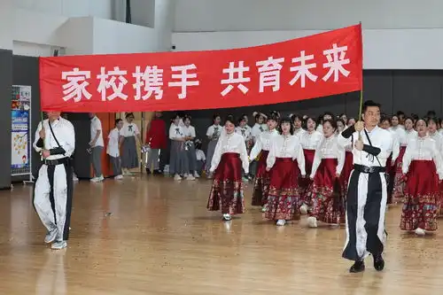 秦风汉韵奇妙游西安市临潼区秦汉学校keep少年节燃爆传统热潮
