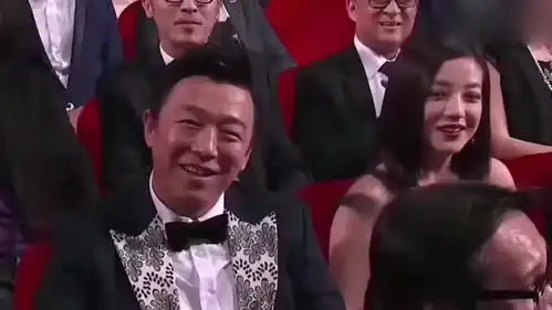 爆笑问答请问女人喝酒和男人喝酒有什么区别幽默调侃笑翻全场
