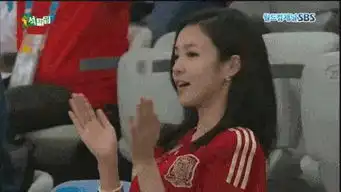 图片里的那个女的是谁
