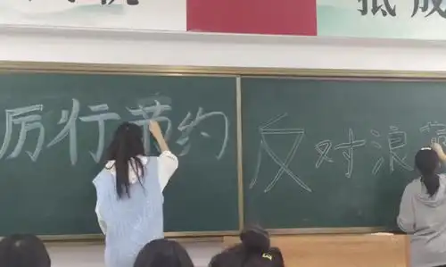 天天偷我丈母娘家的鱼,不过你这么可爱,还是放过你吧搞笑图片
