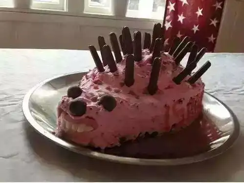 搞笑gif这么说我不是亲生的吗
