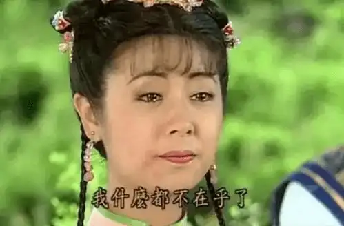 e句话看天下丨成年人跟风试穿最小码童装,这是缺德风
