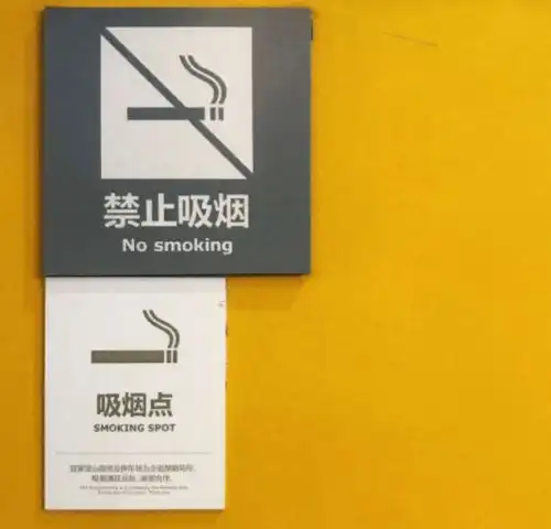 开心一刻笑话一二货朋友骑自行车出门,路边遇到一只狗追着他咬
