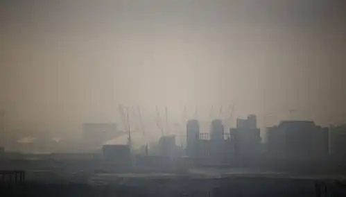 撒哈拉沙尘让英国下血雨多地遭遇严重空气污染
