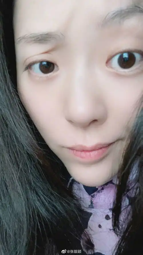 36岁张靓颖真实颜值如何看清她怼脸素颜照妆后差距太大了