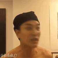 李小璐被人搂肩表情享受,网友呼叫贾乃亮被打脸
