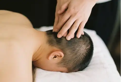 按对穴位,轻松赶走头痛
