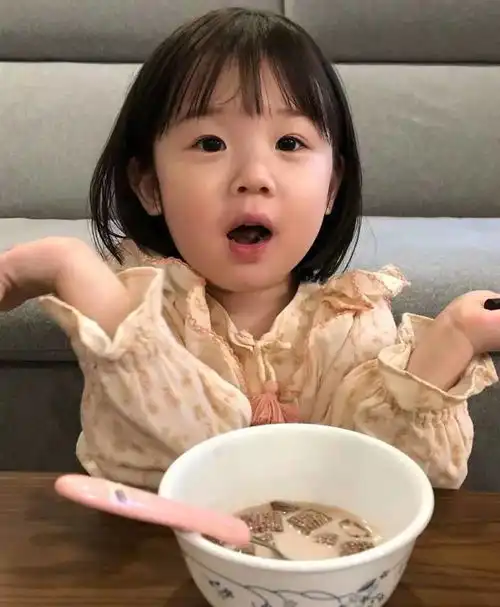 头像壁纸搞怪文案金雪太可爱了

