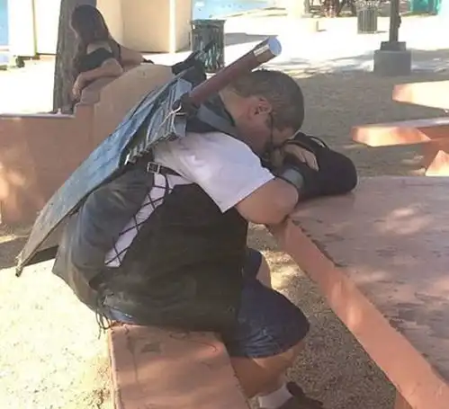 开心一刻笑话老婆总嫌我幼稚,刚才在车上又叨叨个没完
