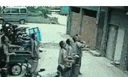 搞笑趣图我仿佛看到了一个妹子,你们考虑过她的感受吗

