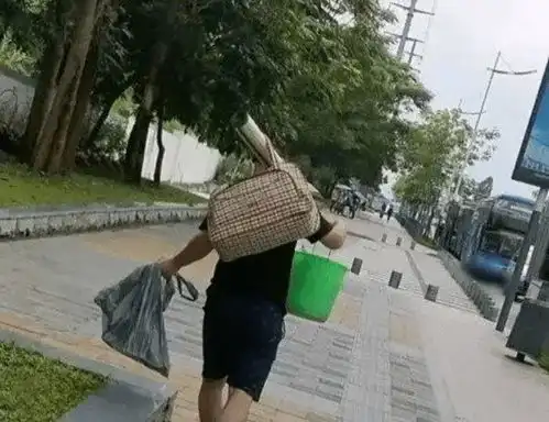 年轻人的提桶跑路,为何会逐渐演变成,一种普遍的社会现象
