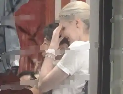 撒贝宁带洋媳妇聚餐,李白胖出双下巴幸福肥明显,合影敬酒接地气
