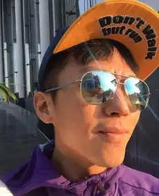 邓超鬼马九连拍喊话自称鲜肉能辟邪
