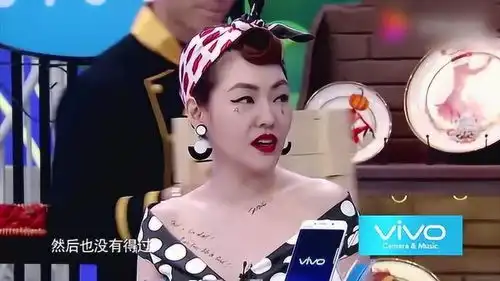 首次见珍珠鸡,小s爆笑吐槽它头顶是要走朋克风吗