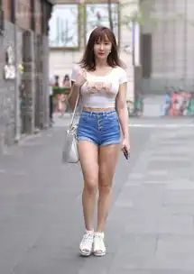 搞笑gif趣图工地搬砖,居然来了一个妹子
