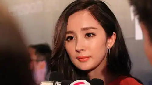 杨幂官宣离婚,回首当时唐嫣结婚杨幂被黑,网友我们欠她个道歉
