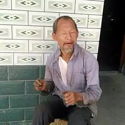 给这张照片配一句搞笑的文字,做表情包用
