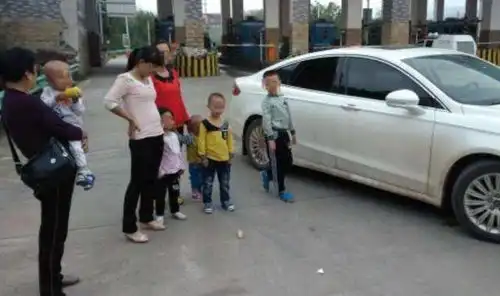 车内多一个小孩算不算超载很多车主都不知道,开车前搞清楚
