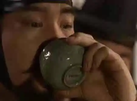 影视剧中搞笑穿帮镜头网友晒出的截图保证让你笑翻
