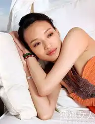 舒淇海边写真淡妆露雀斑撅嘴扮萌
