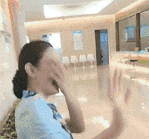 gif搞笑趣图妻子过生日,丈夫决定为妻子做道菜
