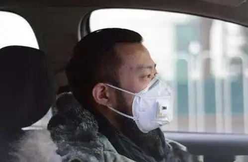 疫情期间,开车要戴口罩吗私家车该怎样防护和消毒
