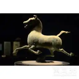 著名国宝马踏飞燕,为何从不拍正面照?那还不是因为马的表情太搞笑!