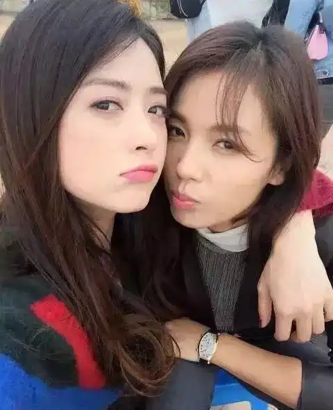 baby为杨幂庆生,配图却裁掉倪妮,网友终究是塑料姐妹情

