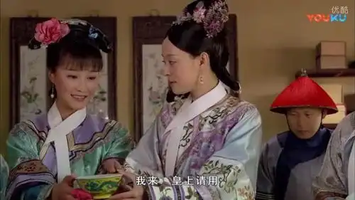 甄嬛传浣碧死都不知,因为她头上戴的花,被甄嬛发现她了的不忠
