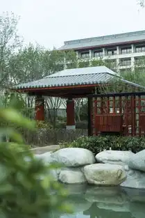 温泉水滑洗凝脂,林花依旧景色新
