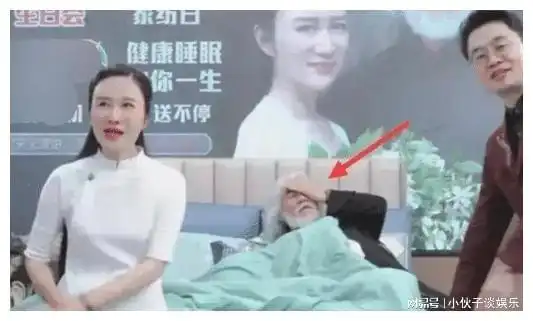 张纪中为了带货大撒狗粮,却在直播间多次睡着,养三个孩子不容易
