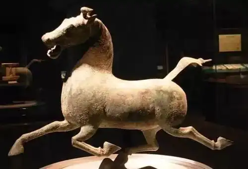 旅游大讲堂叫了这么多年的马踏飞燕,真名到底是什么