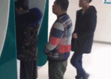 gif搞笑趣图我真的没有想到这竟然是养猪场猪都住楼房了
