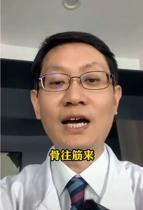 大郎喝药,医生晒同事露骨网名,论黑色幽默还得是医生
